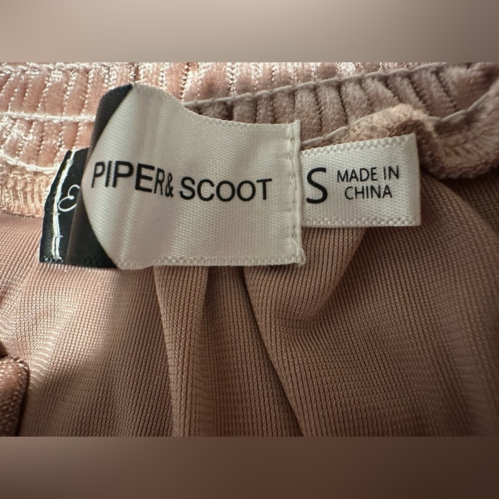 Piper & Scoot Women's Pink Velvet Puff Sleeve Blouse - Picture 5 of 8